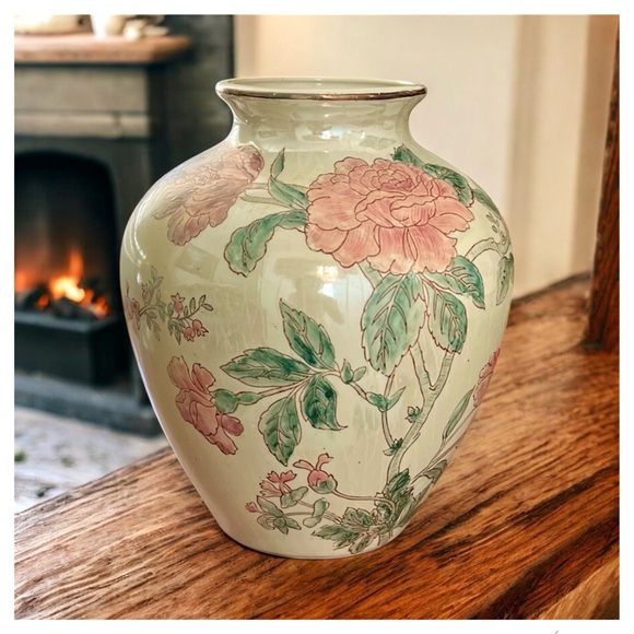 Vintage Chinoiserie Vase Famille Rose Style MCM Cottagecore Romantic Pink Floral - Picture 4 of 8
